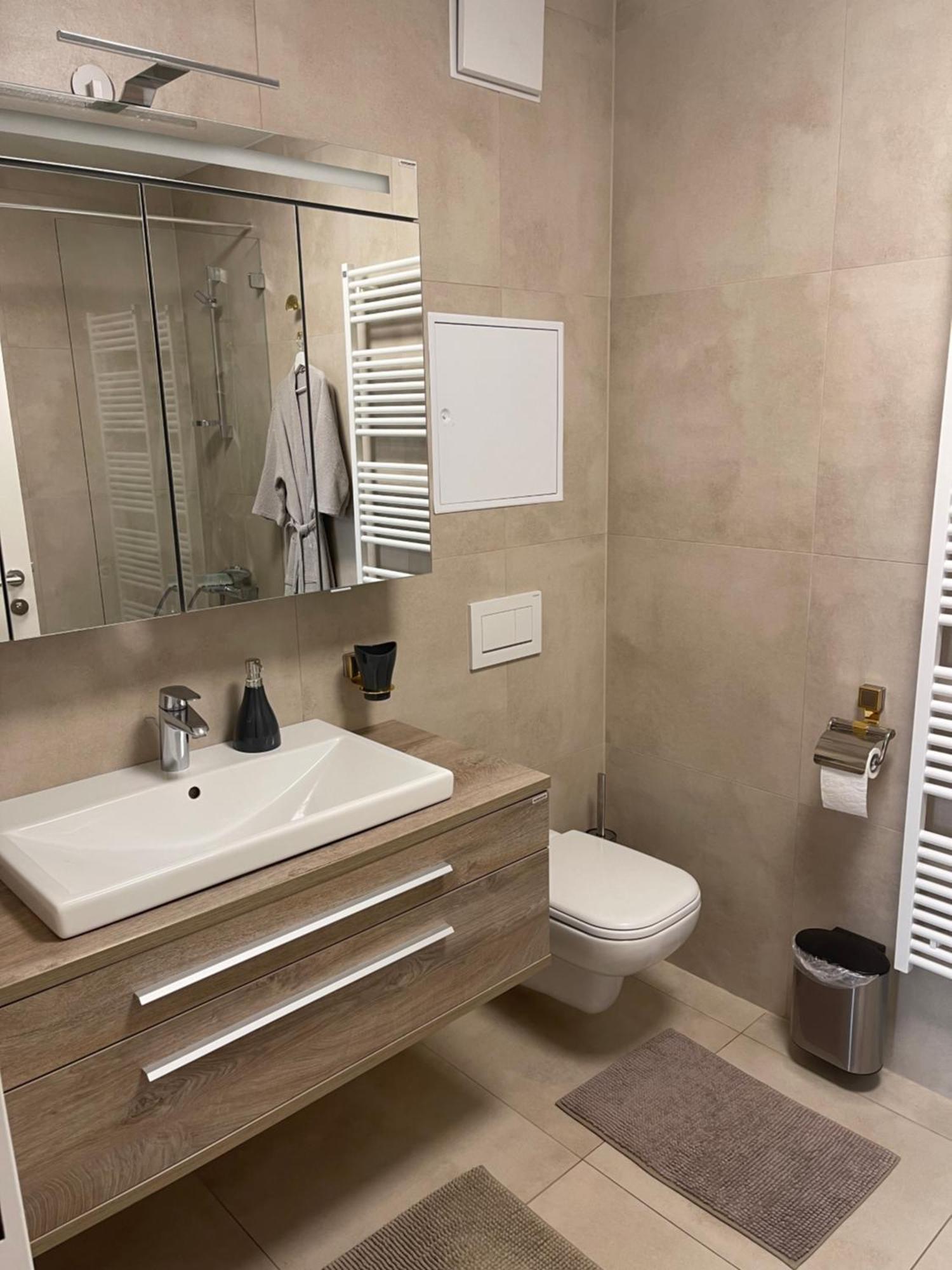 Amazing Austria Center Apartment Near Uno City Vídeň Exteriér fotografie
